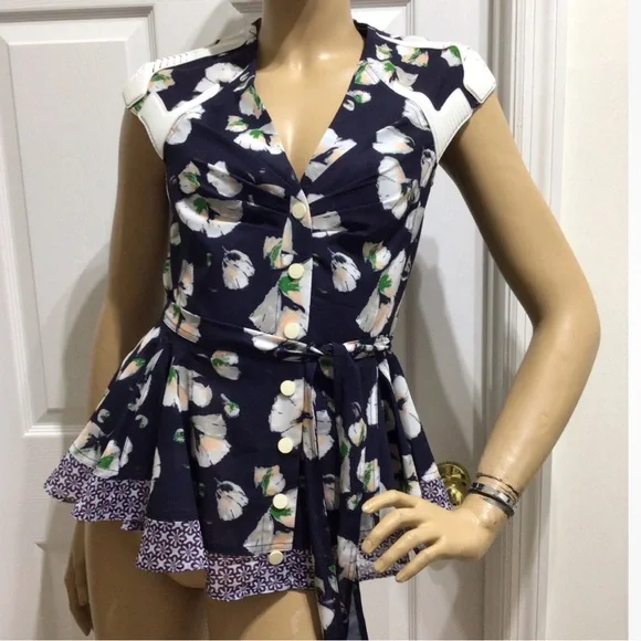 BYRON LARS BEAUTY MARK SIZE 4 NAVY BLUE FLORAL TOP WITH PEPLUM - Picture 6 of 8